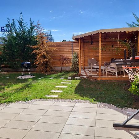 Sika Sunny Garden Apartment Arad Esterno foto