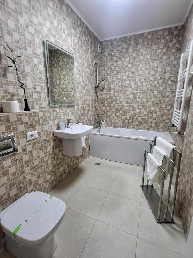 Sika Sunny Garden Apartment Arad Esterno foto
