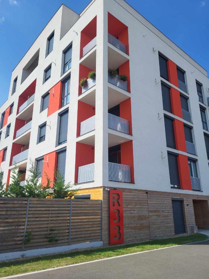 Sika Sunny Garden Apartment Arad Esterno foto