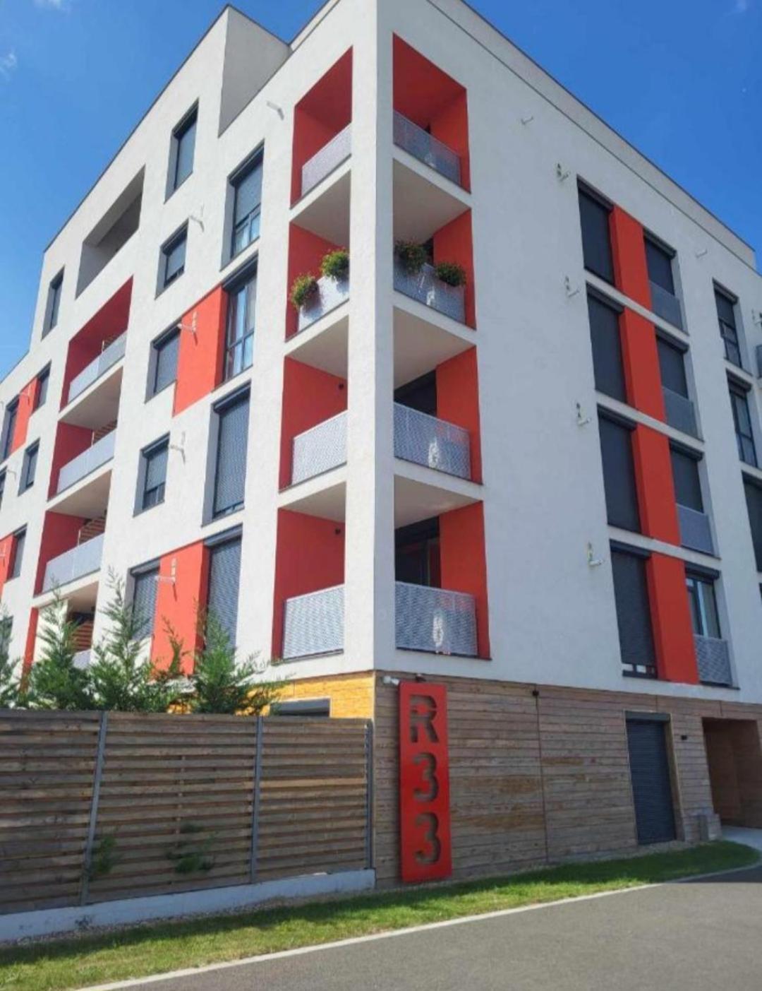 Sika Sunny Garden Apartment Arad Esterno foto