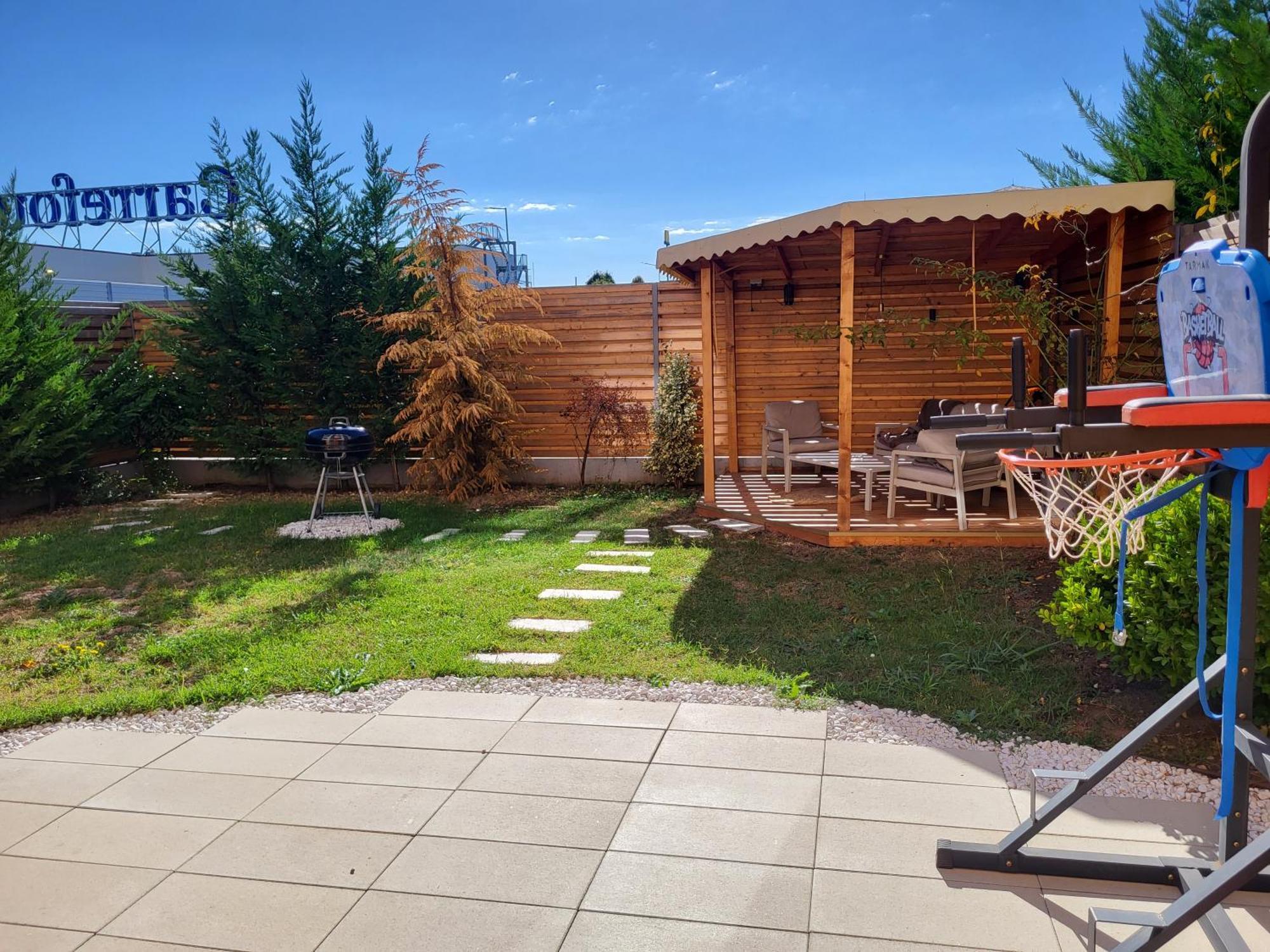 Sika Sunny Garden Apartment Arad Esterno foto